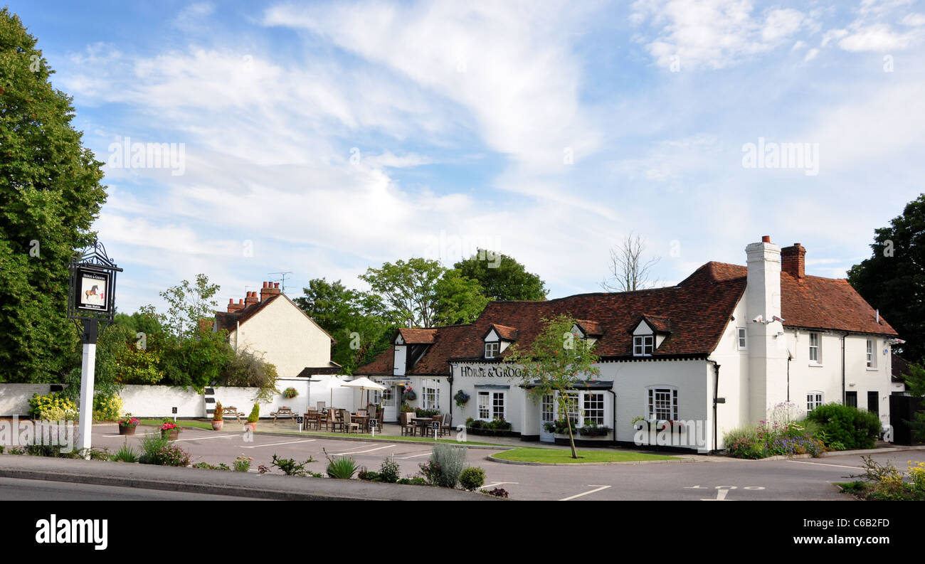 Picture Of Horse & Groom Pub/ Restaurant, Hare Hatch, Twyford, Berkshire Stock Photo