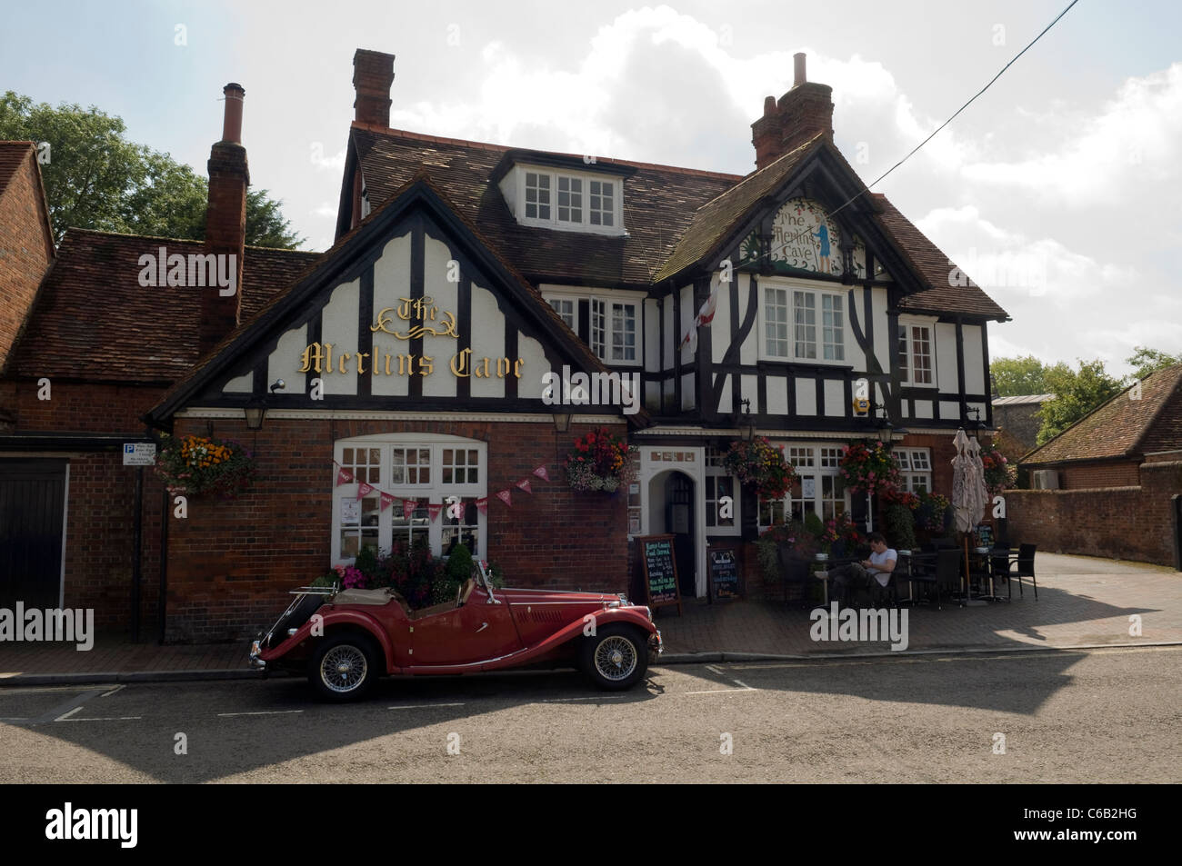Car parked outside house hires stock photography and images Alamy