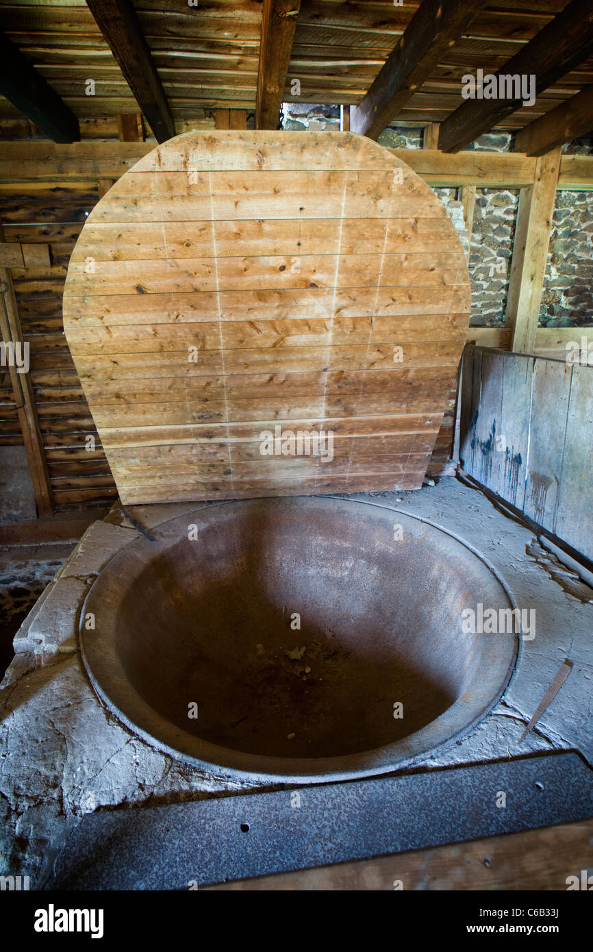 Cauldron in piggery, Batsto Village, New Jersey State Historic Site, Pine Barrens Stock Photo