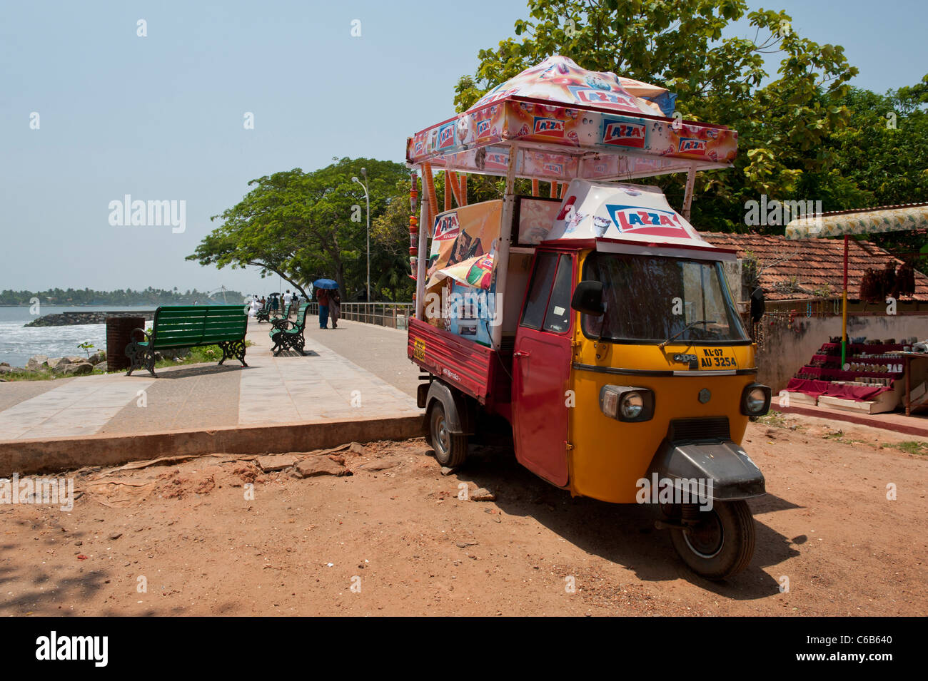 Auto Rickshaw Ice Cream Van by the Sea Wall near the Chinese Fishing Nets, Fort Cochin, India Stock Photo