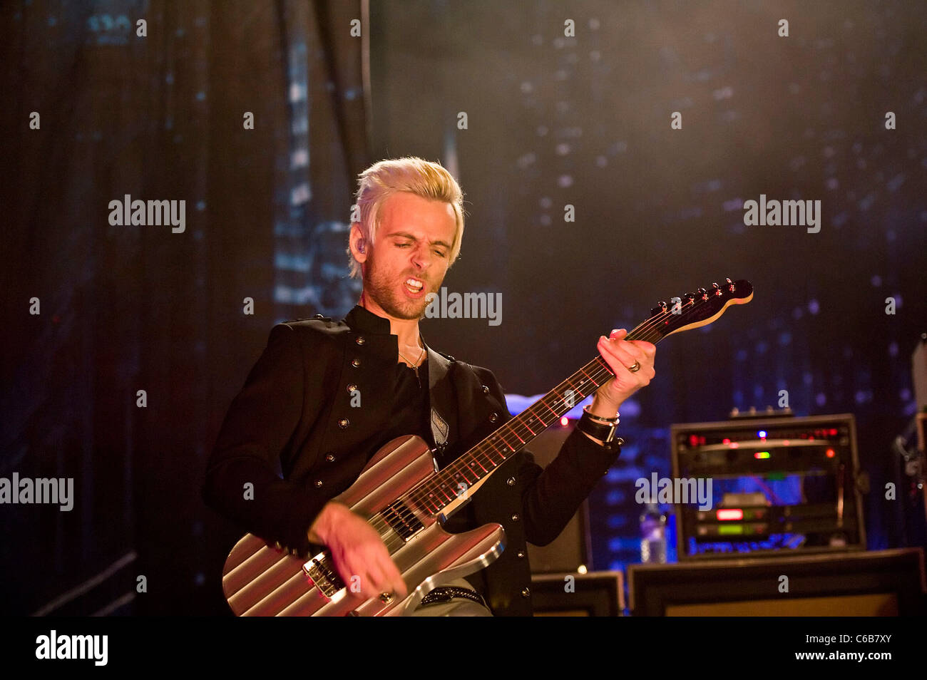 Lee Gaze of Lost Prophets performing at Brixton Academy London, England -   Carsten Windhorst Stock Photo - Alamy