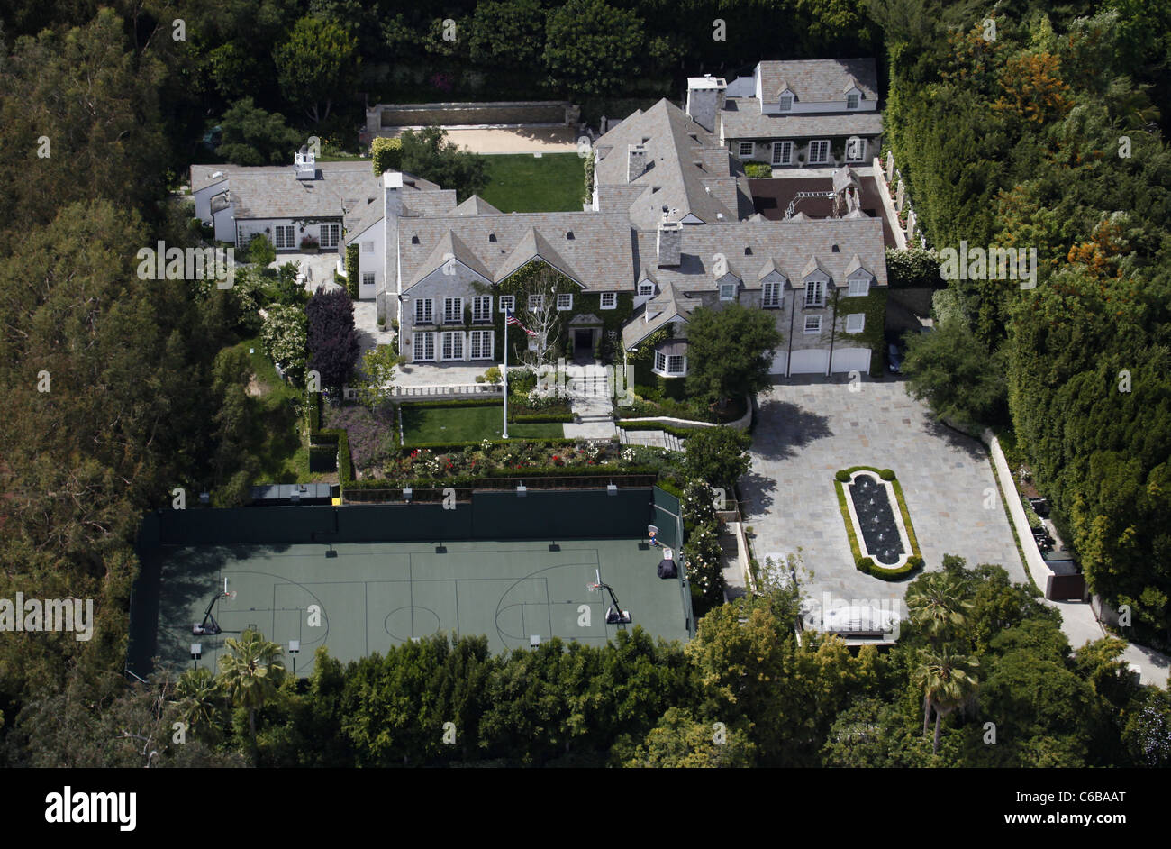 Aerial view of the house Tom Cruise and Katie Holmes live in. Beverly  Hills, California - 02.06.2010 Stock Photo - Alamy