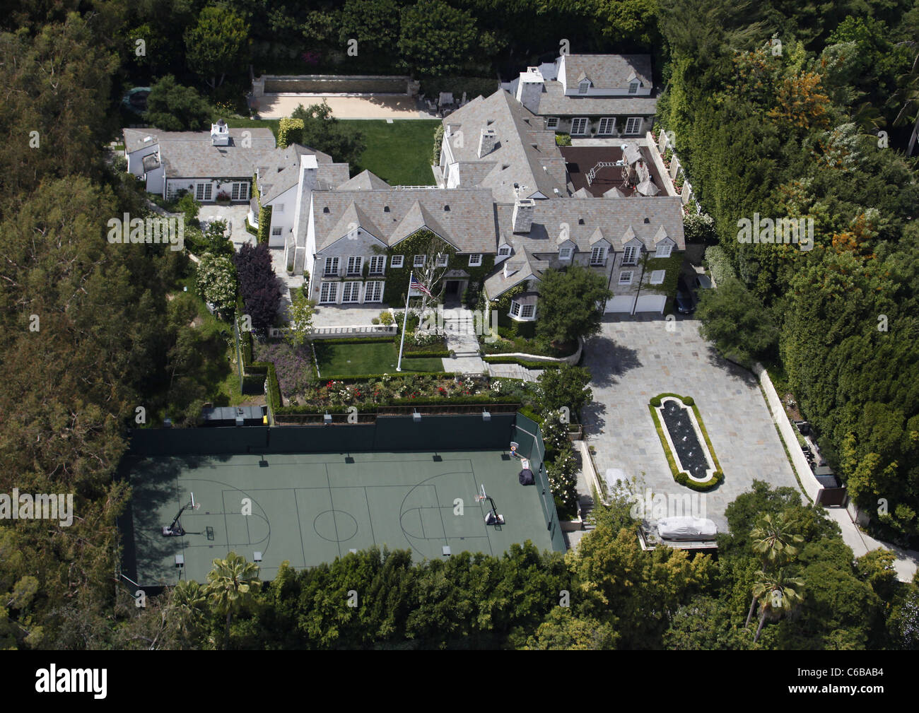 Aerial view of the house Tom Cruise and Katie Holmes live in. Beverly  Hills, California - 02.06.2010 Stock Photo - Alamy