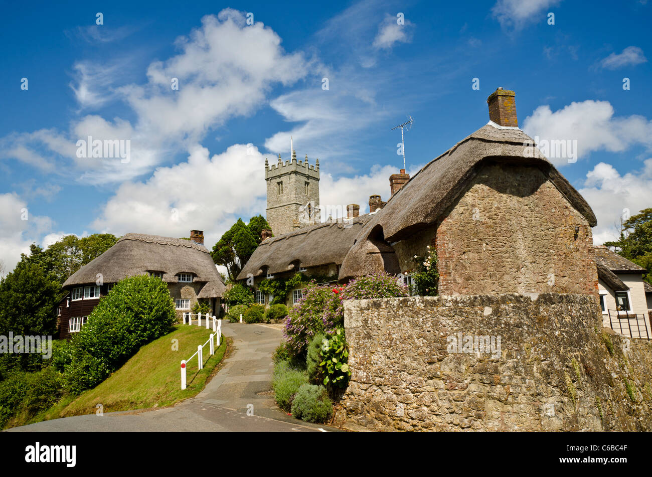 thatched-cottages-and-the-church-godshill-village-isle-of-wight-stock