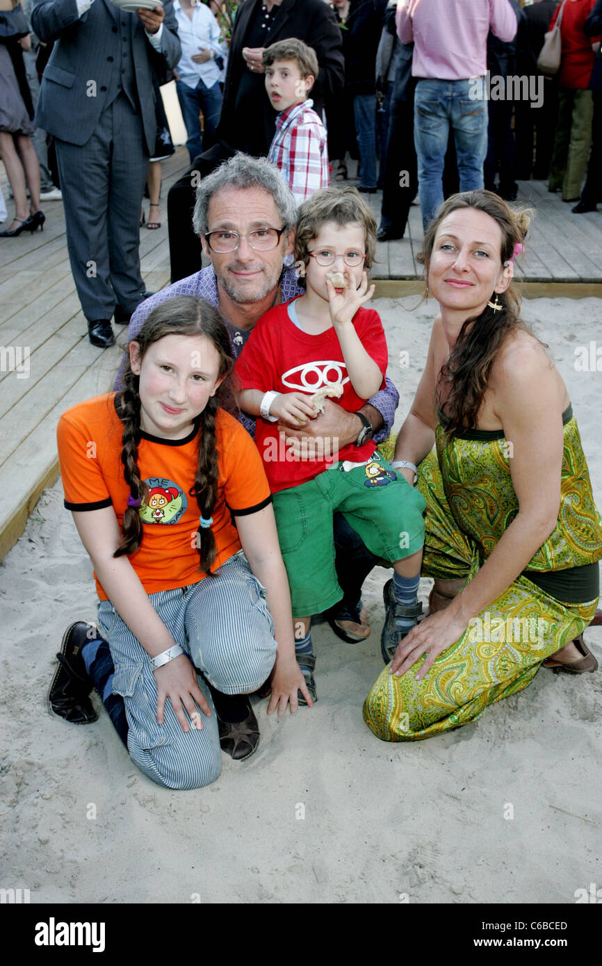 brændt Afhængighed Intens Dani Levy Frau, wife Sabine and their kids Joschi and Hannah at the 10th  anniversary party of X-Verleih (X-Filme) at Rodeo Stock Photo - Alamy