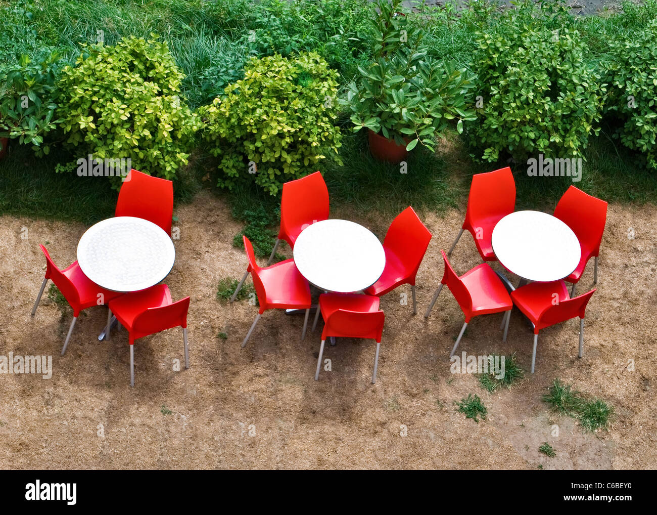 Restaurant outside tables hires stock photography and images Alamy