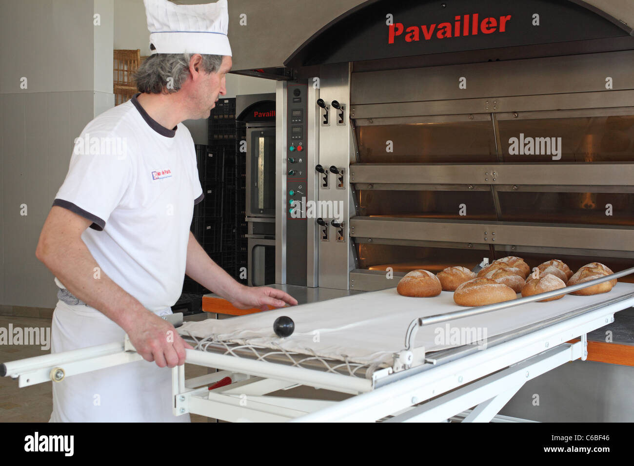 Female baker france hi-res stock photography and images - Alamy