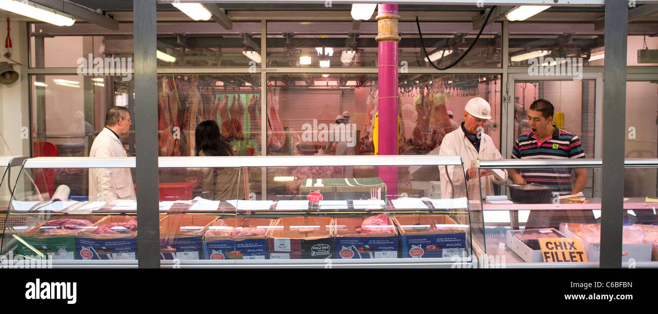 Workers preparing meat in Smithfield meat market, London Stock Photo
