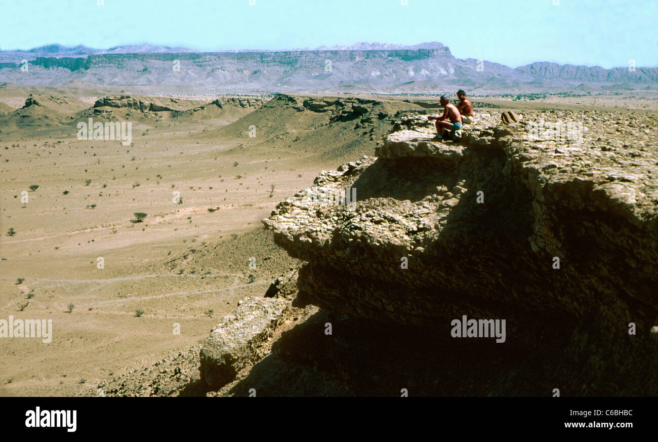 Expatriates Exploring Fossil Valley Outside Buraimi Oman And Al Ain United Arab Emirates In The Mid 1980s Stock Photo Alamy