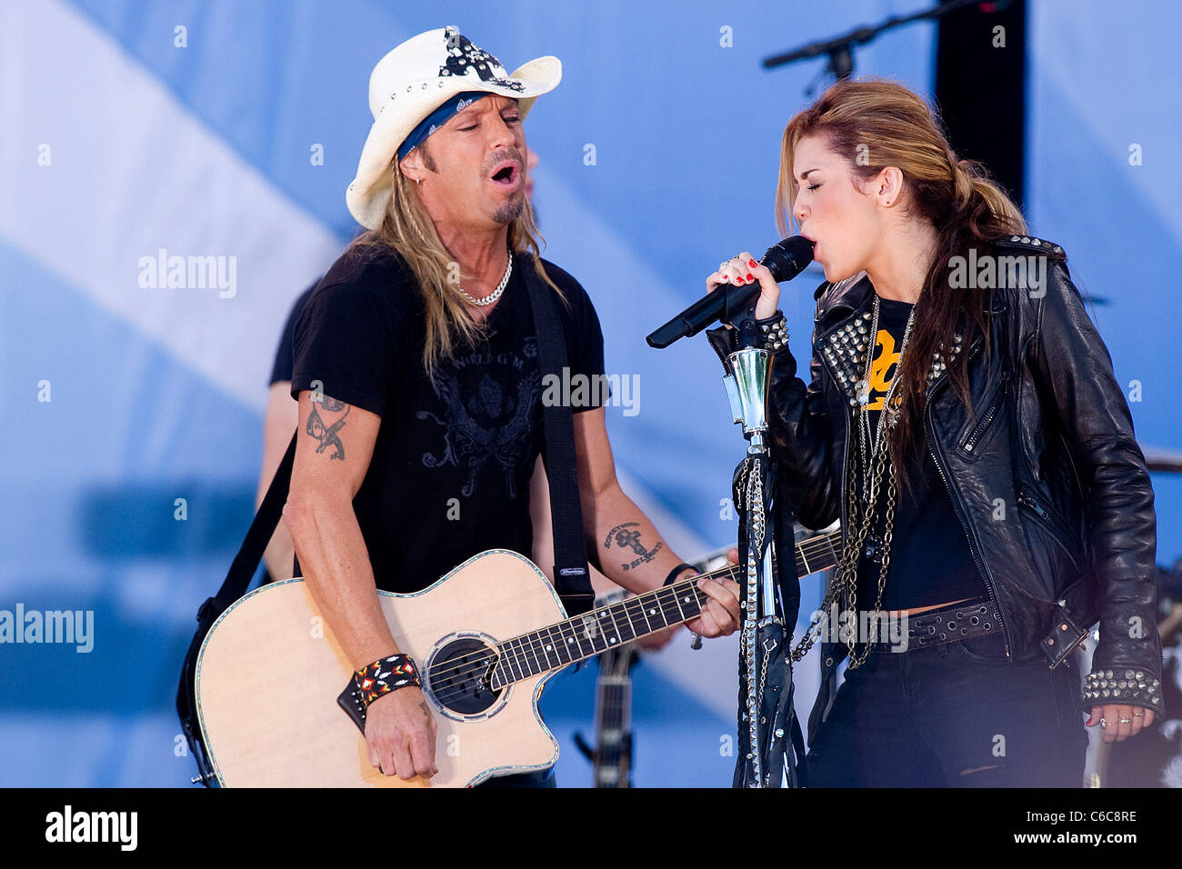 Bret Michaels and Miley Cyrus perform on ABC's 'Good Morning America(00)