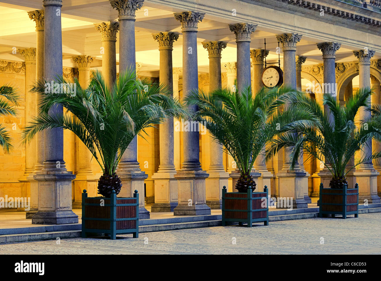 Karlovy Vary Muehlenkollonade Nacht - Karlovy Vary Mill Colonnade night 01 Stock Photo