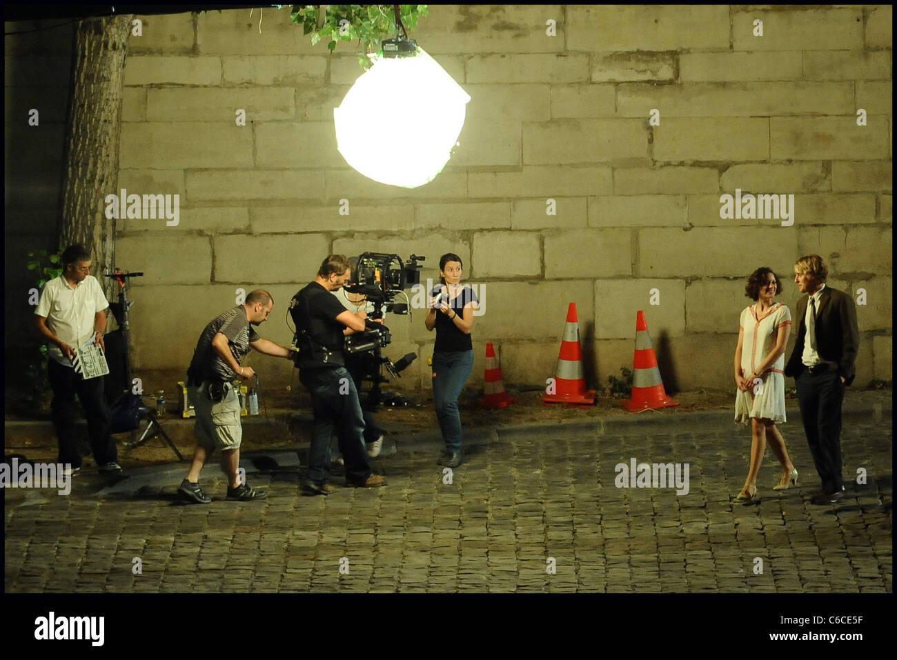 Marion Cotillard and Owen Wilson on the set of the new film 'Midnight ...