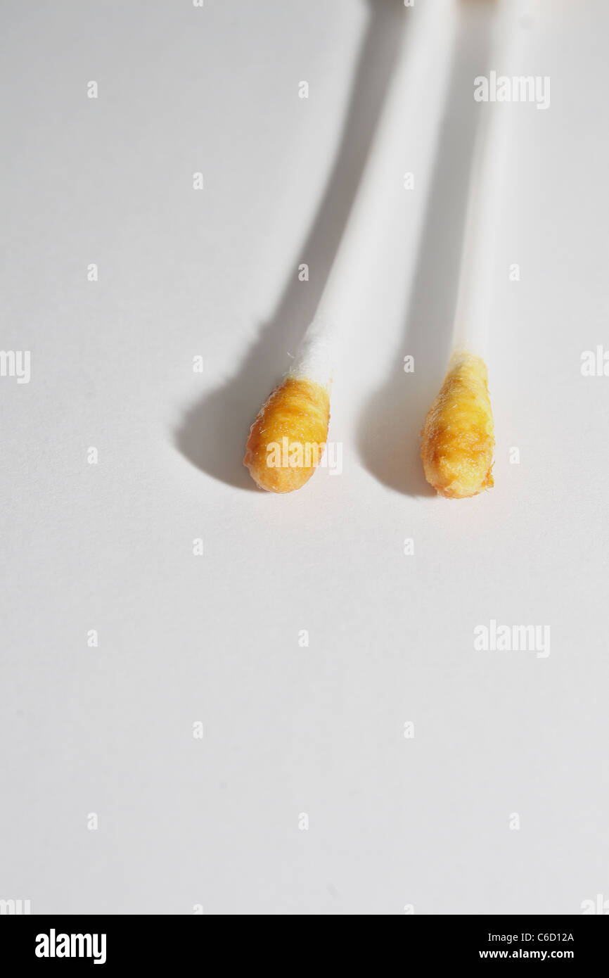 Using Cotton Buds In Ears at William Strawn blog