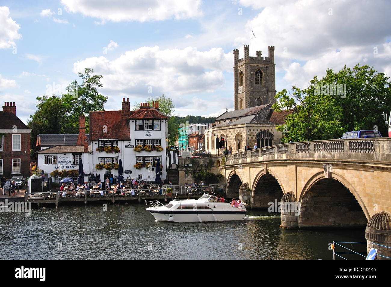 18th century The Angel on the Bridge Pub, Hart Street, Henley-on-Thames ...