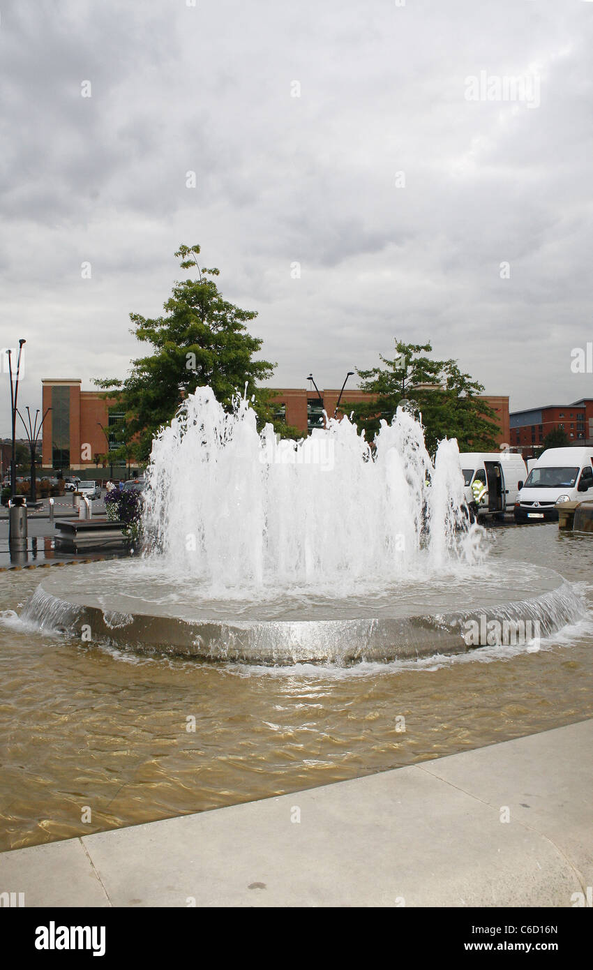 water feature outside sheffield train station, with men cleaning pavement in background. Sheffield, South Yorkshire, England Stock Photo