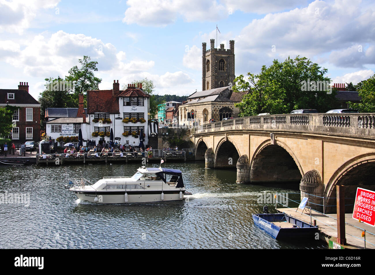 18th century The Angel on the Bridge Pub, Hart Street, Henley-on-Thames ...