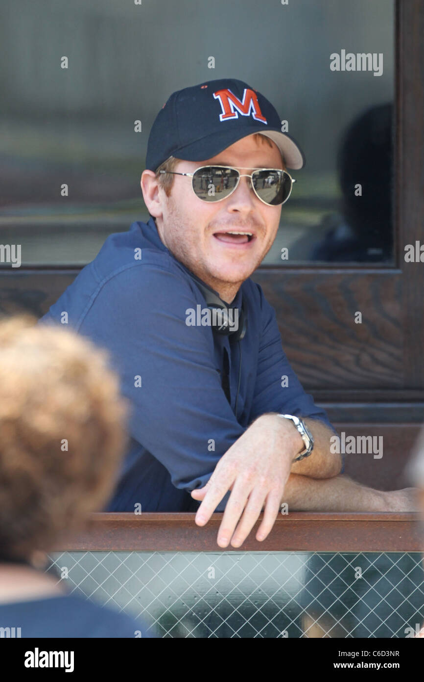 Kevin Connolly directing an episode of 'Entourage' while filming at