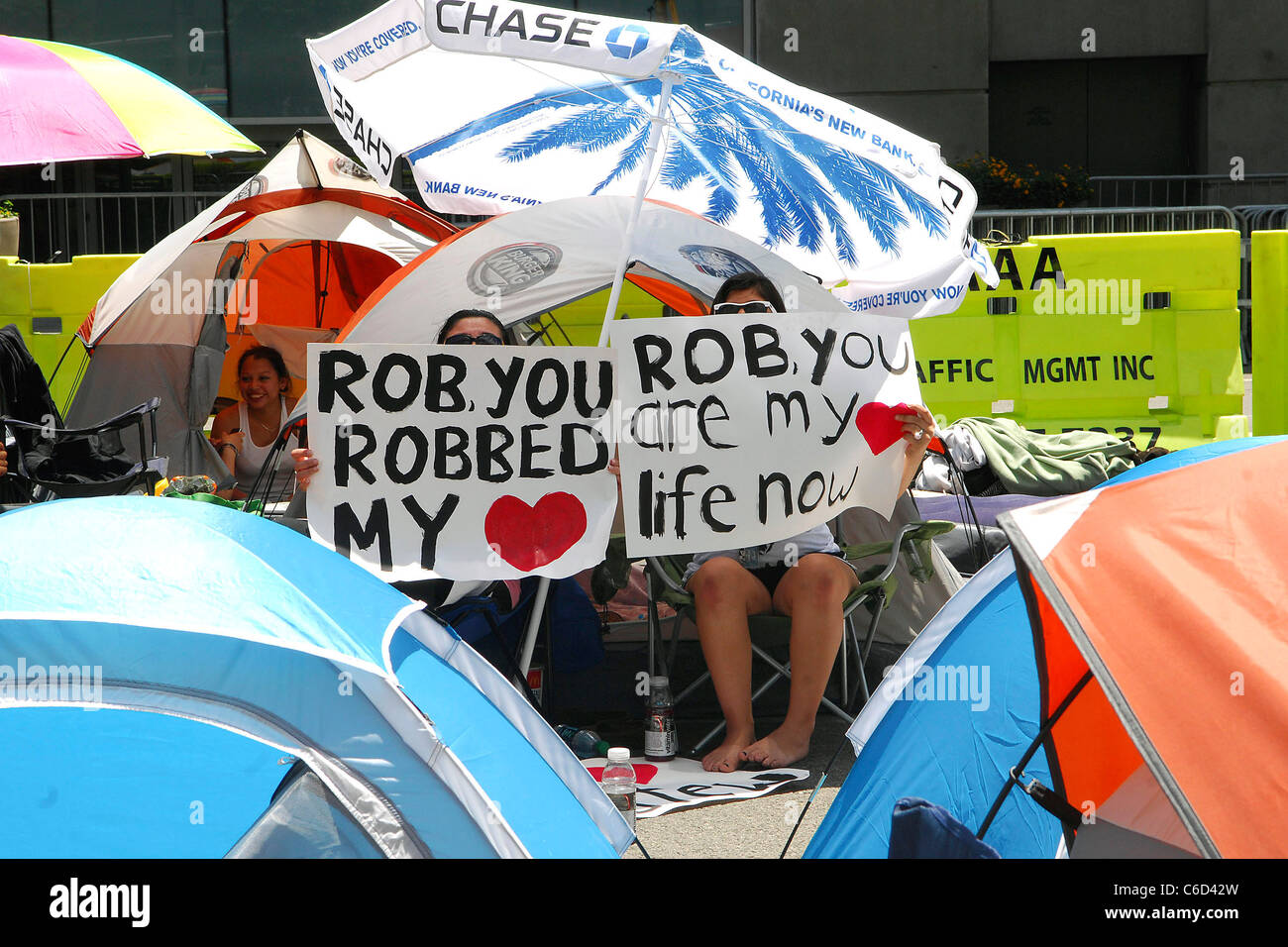 TWILIGHT FANS START CAMPING FOR LOS ANGELES PREMIERE Die-hard TWILIGHT fans have turned the Nokia Plaza L.A. Live in Los Stock Photo
