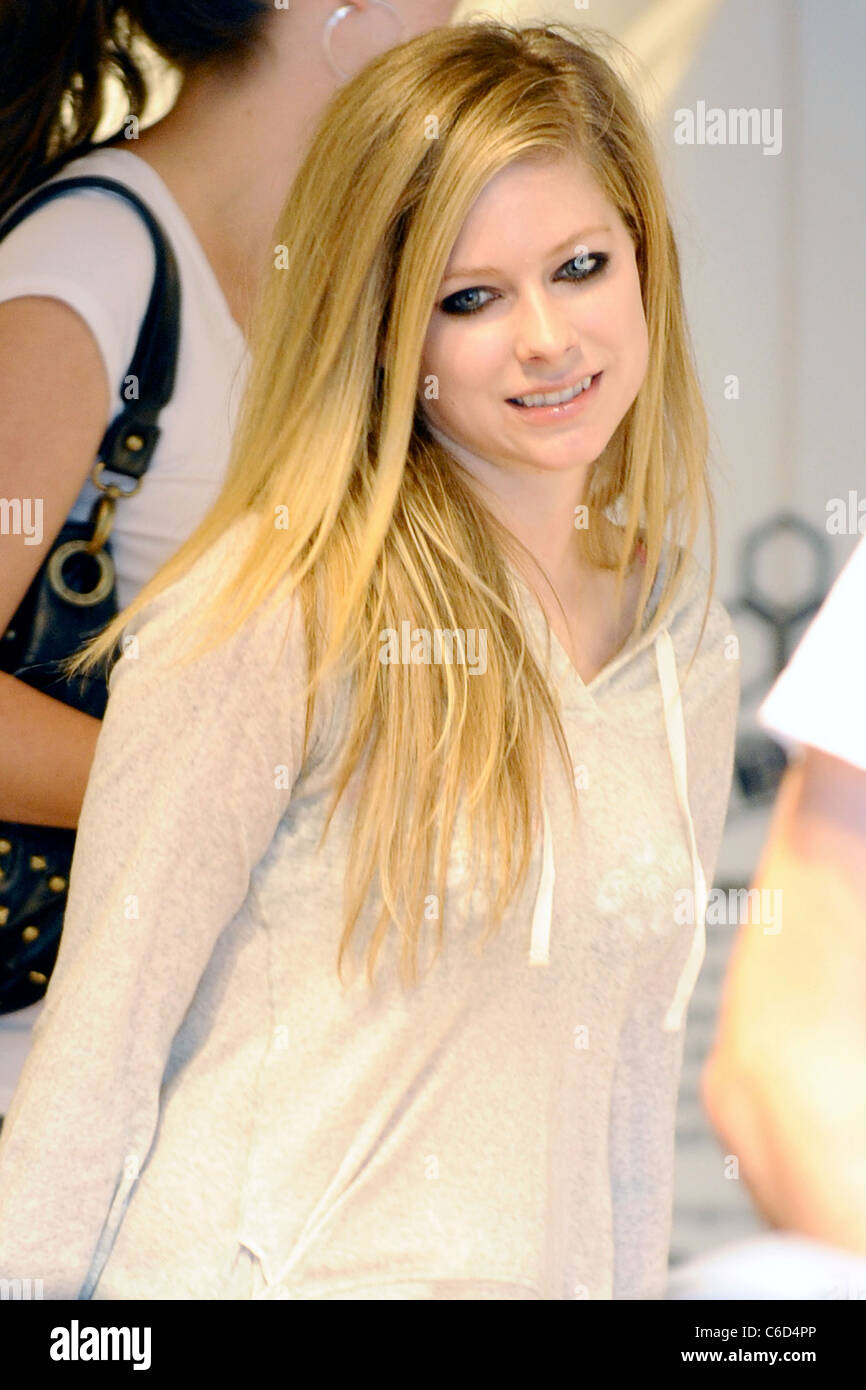 Avril Lavigne shopping at Burton Snowboards Flagship Store on Melrose Avenue Los Angeles, California - 24.06.10 Stock Photo