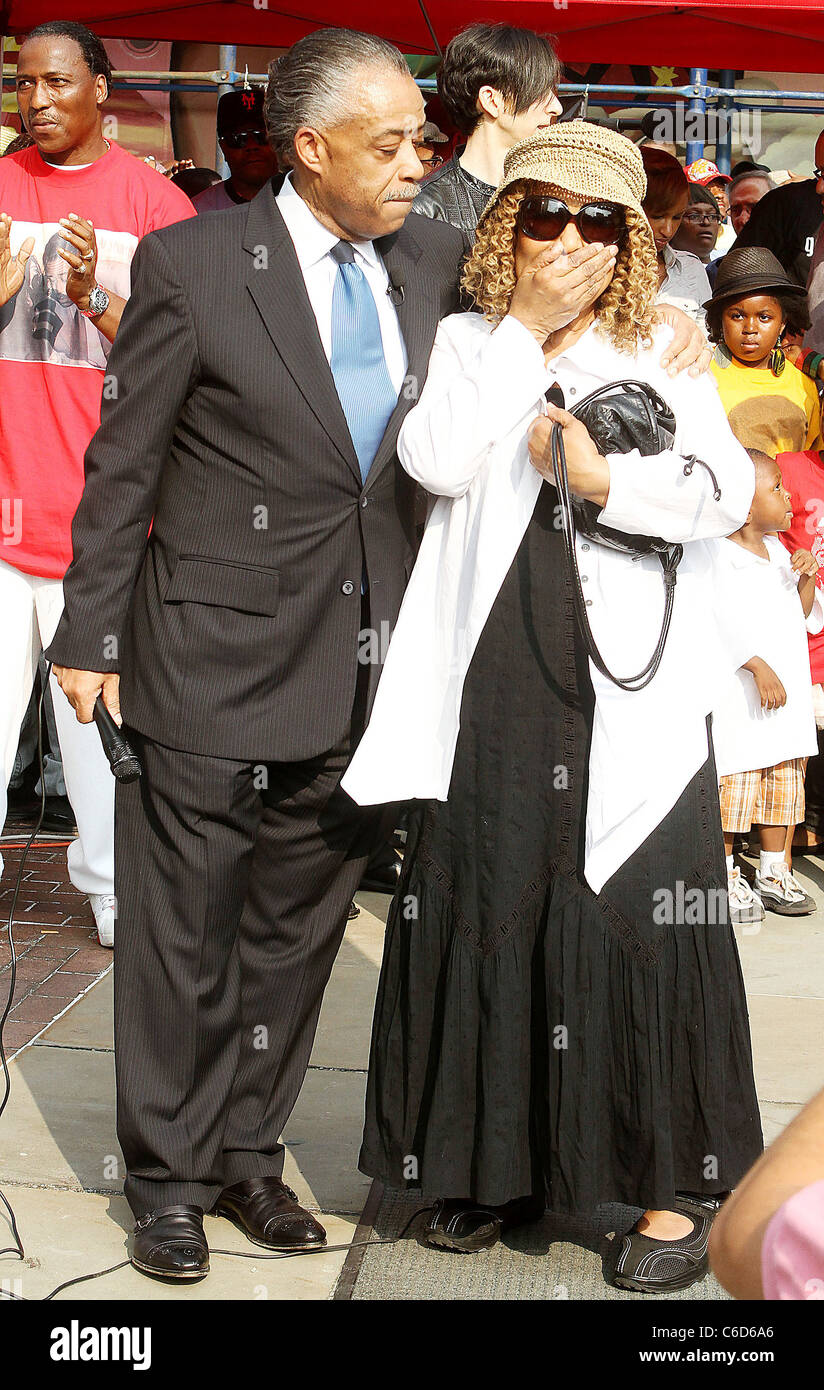 Roberta Flack and Reverend Al Sharpton One year after Michael Jackson's