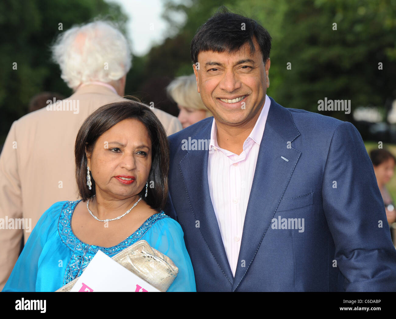 Lakshmi Mittal: Family night at the fight: Lakshmi Mittal hangs