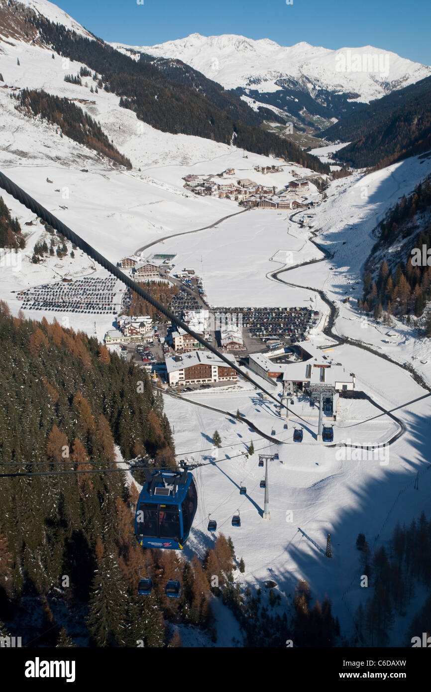 Gletscherbus Auf Dem Weg Von Der Sommerbergalm Zur Talstation Stock Photo Alamy