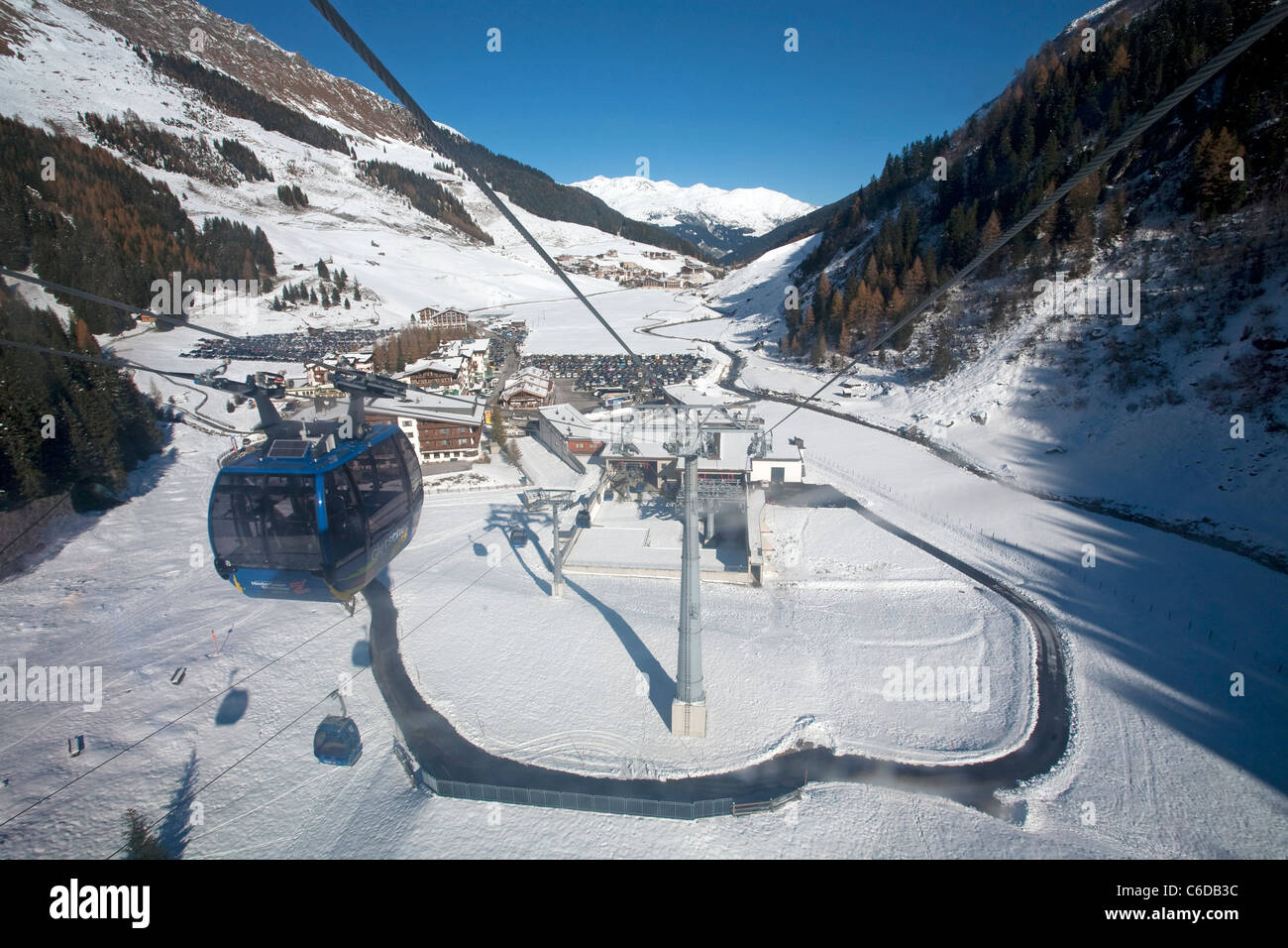 Gletscherbus Auf Dem Weg Von Der Sommerbergalm Zur Talstation Stock Photo Alamy