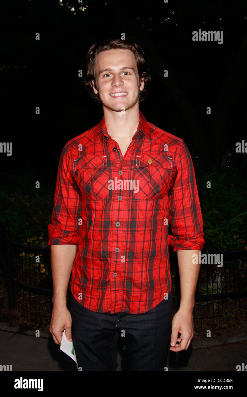 Jonathan Groff from the TV show Glee Opening night of The Public Theater  production of 'The Winter's Tale' at Shakespeare In Stock Photo - Alamy