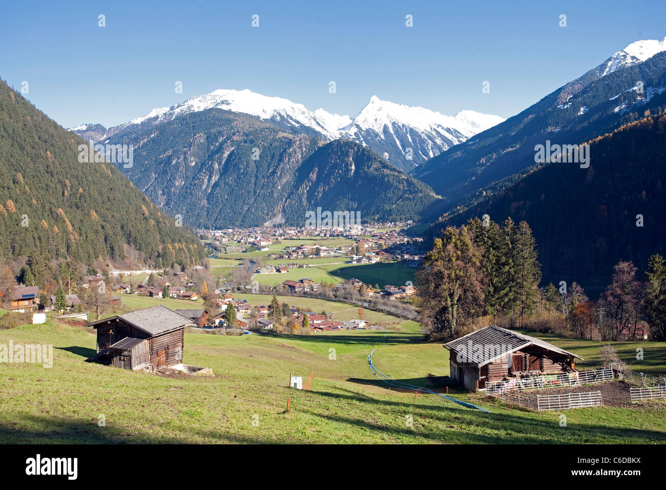 Blick auf Mayrhofen, believer Ferienort und Marktgemeinde im Zillertal, Mayrhofen, famous and popular holiday area Stock Photo
