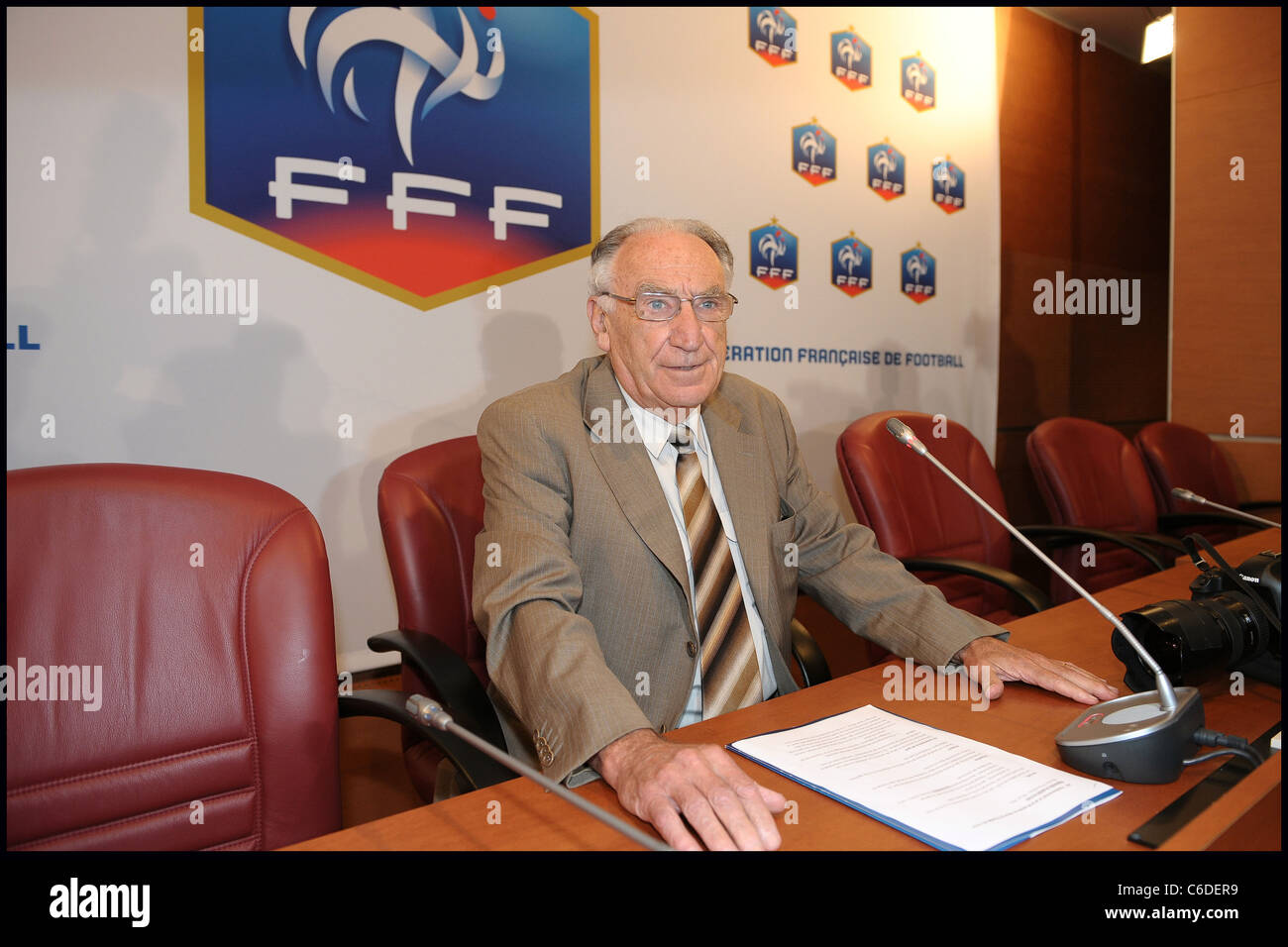 Former French Football Federation President Jean-Pierre Escalettes Dies at 90