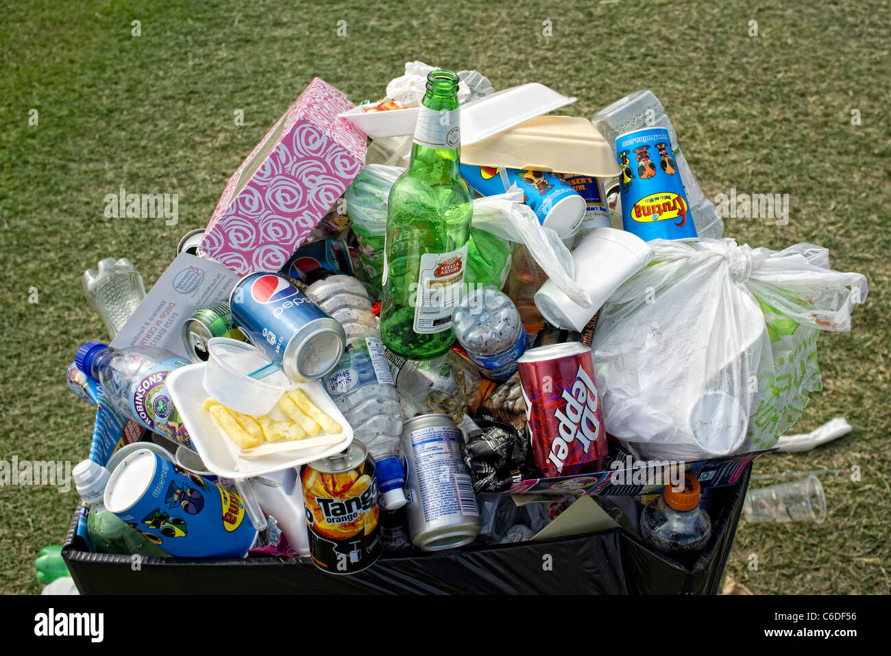 litter bin overflowing with rubbish Stock Photo
