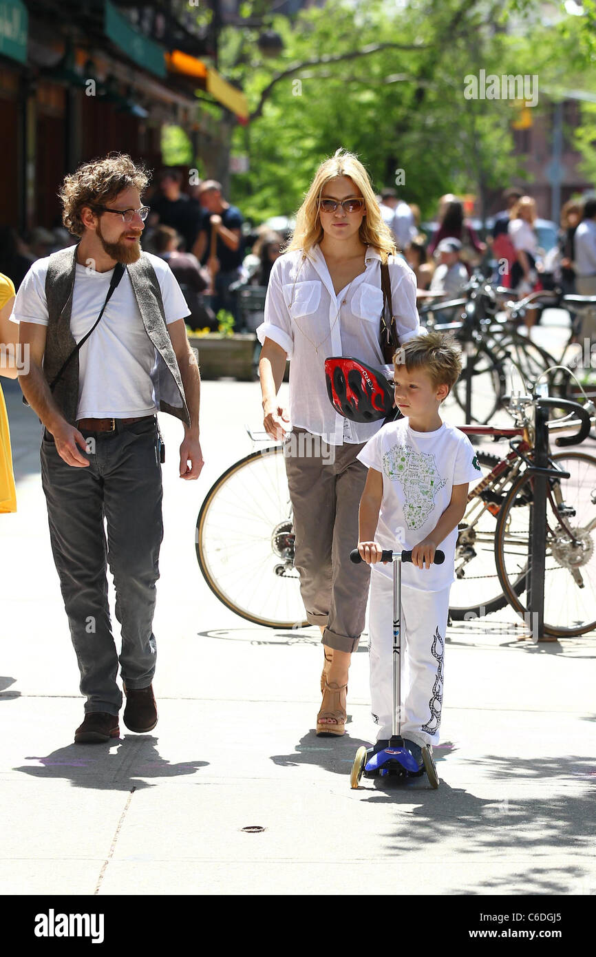 Kate hudson and son ryder robinson hires stock photography and images