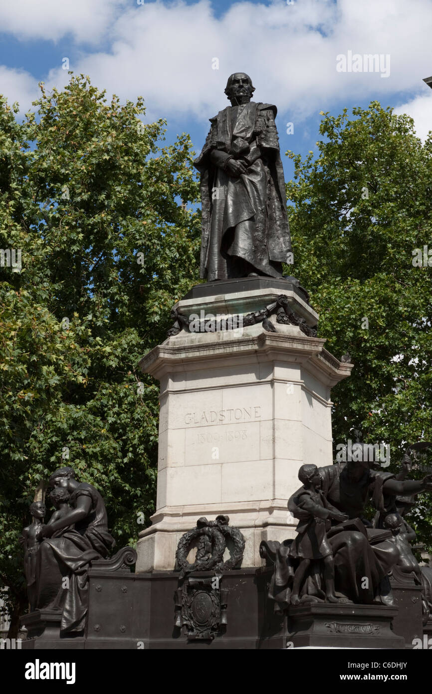 Statue of William Gladstone, Aldwych, Holborn, London, England, UK Stock Photo