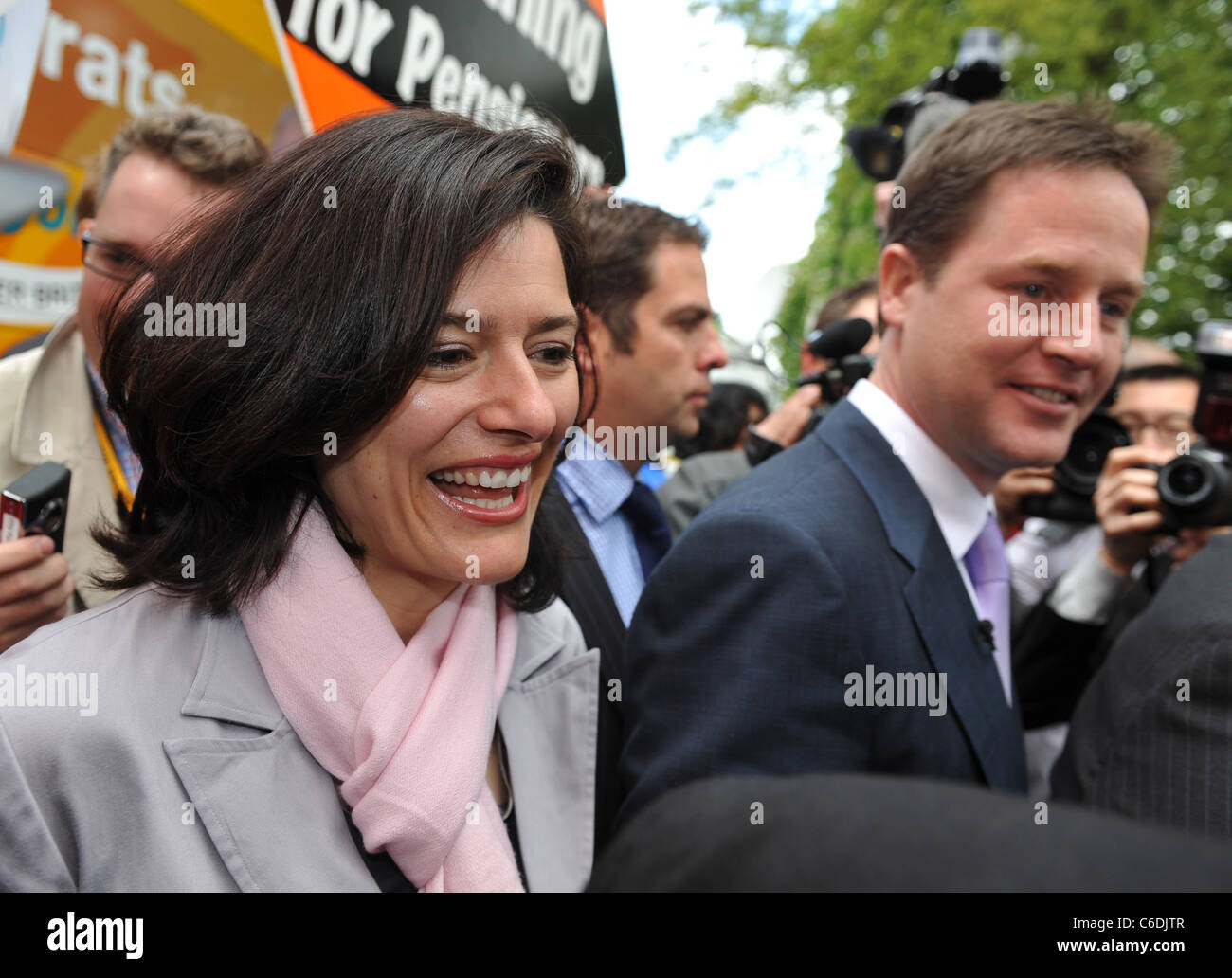 Why Miriam Gonzalez Durantez, Nick Clegg’s Wife, Is Accusing British Airways Of Sexism pics picture Why Miriam Gonzalez Durantez, Nick Clegg’s Wife, Is Accusing British Airways Of Sexism