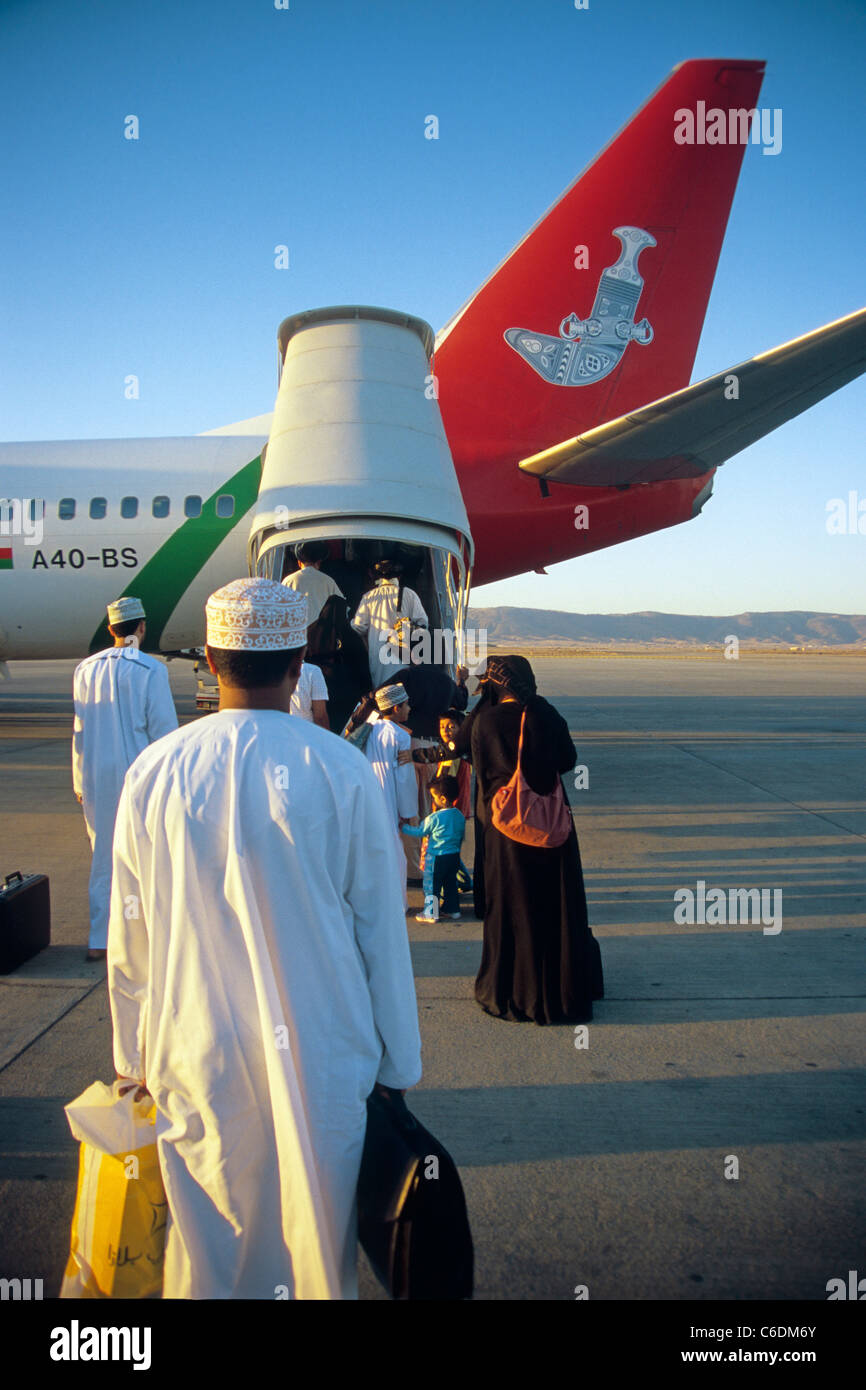 Oman Air in Parkposition am Fllughafen von Salalah,  Boarding, Airport Salalah, Oman Stock Photo