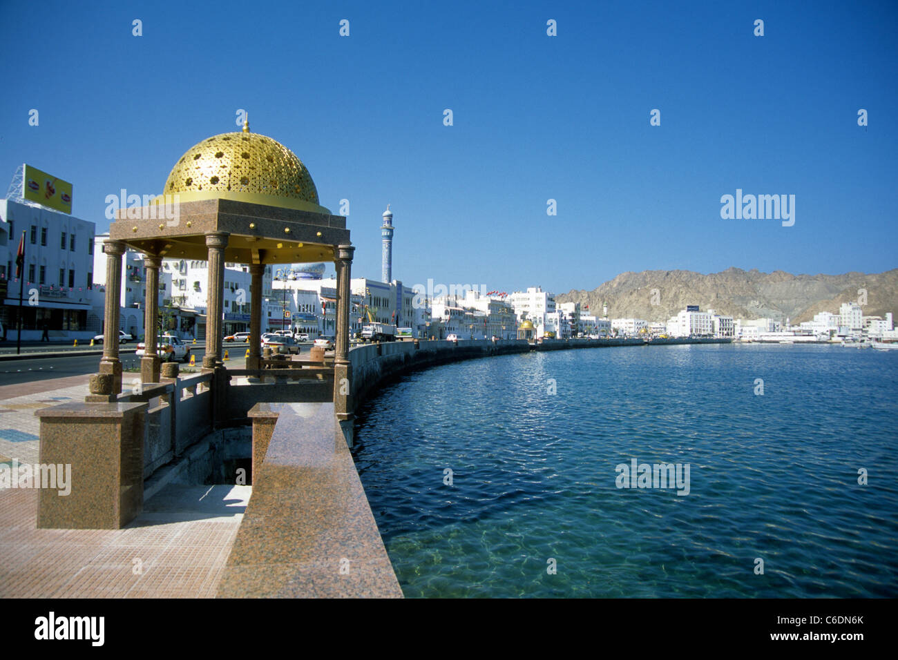 Hafen Promenade in der Dhow Bay, Stadt, Mutrah, Muscat, Promenade at the Dhow bay,Town, old town, Mutrah, Muscat Stock Photo