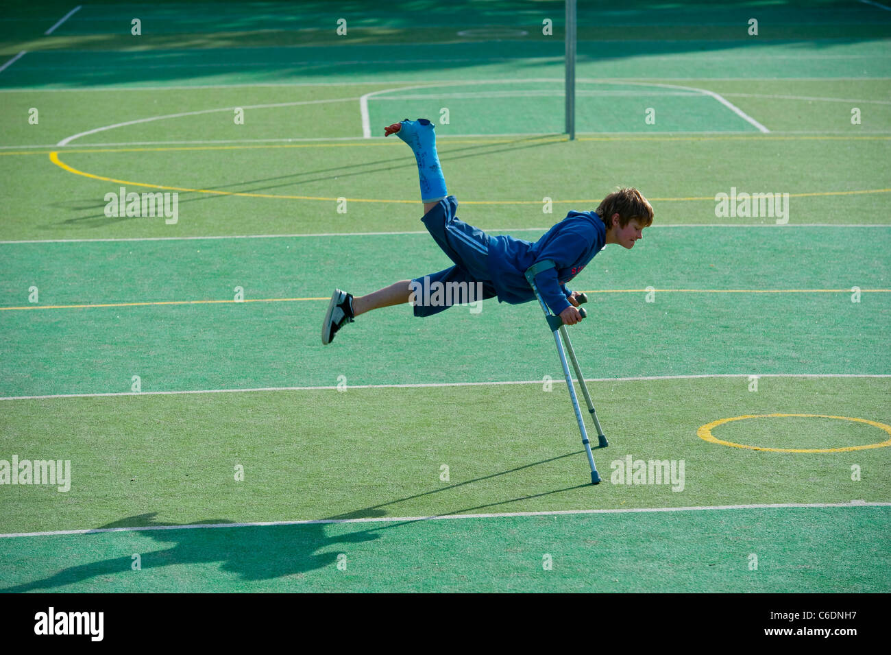 Boy leg cast hires stock photography and images Alamy