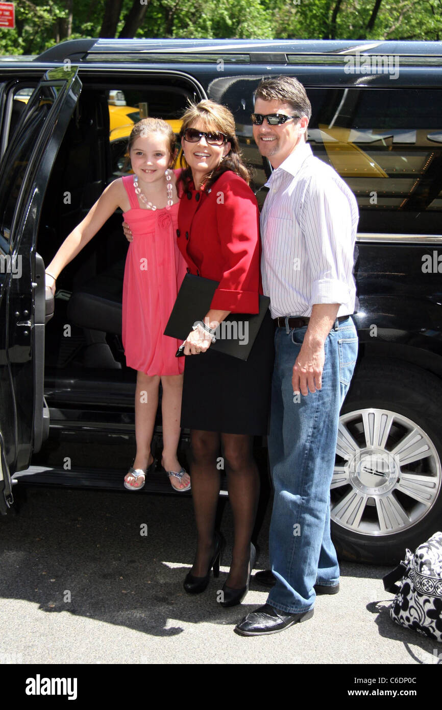 Sarah Palin, Todd Palin and daughter Piper seen leaving the Trump Hotel in Midtown Manhattan. New York City, USA - 04.05.10 Ray Stock Photo