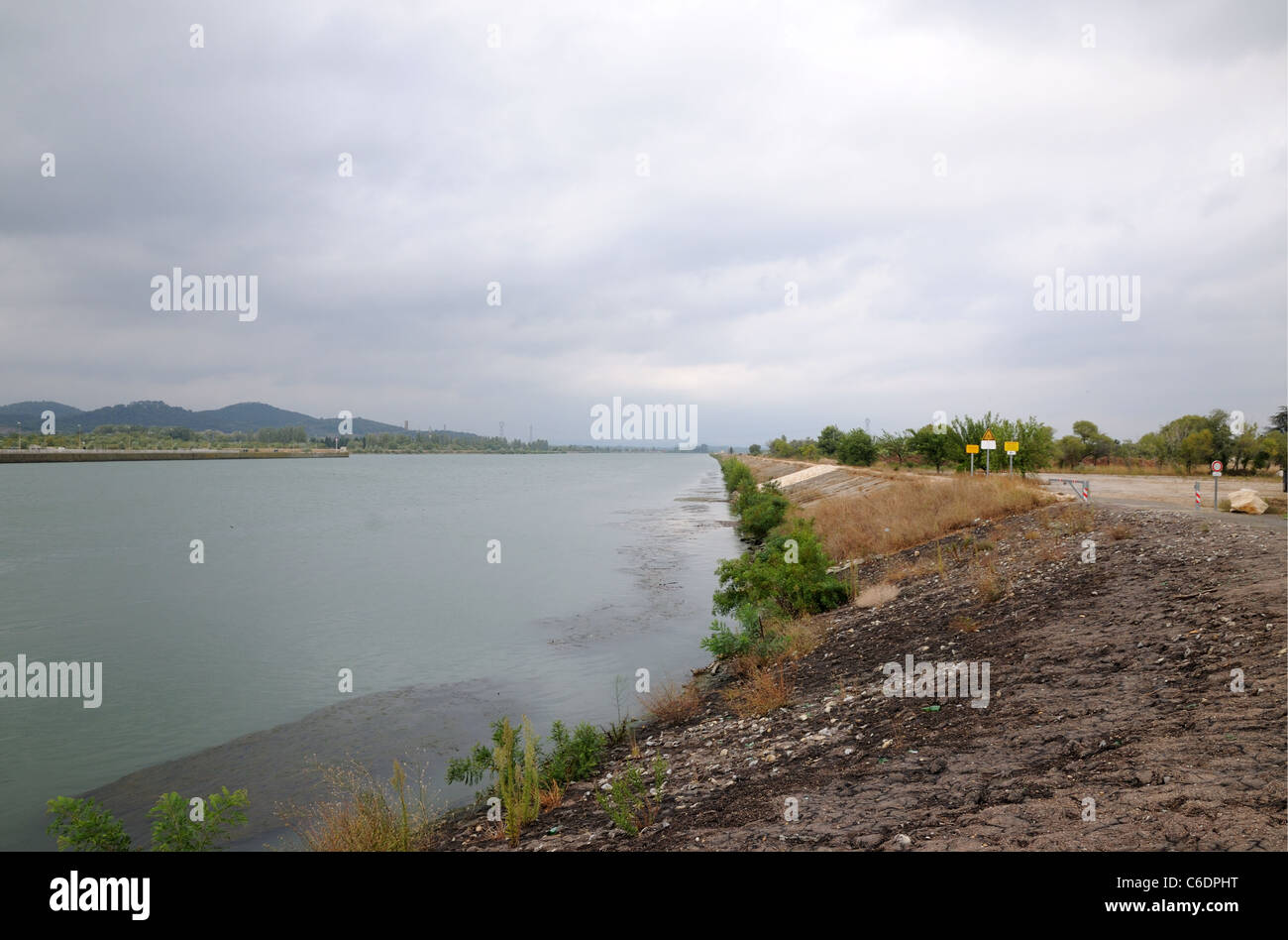 Lagoon held by barrage dam on river Rhone France south of Vallabregues north of Tarascon control flow and generate electricity Stock Photo