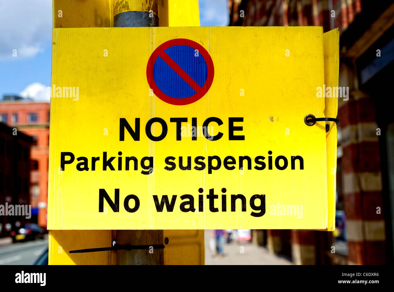 Car parking sign no waiting hi-res stock photography and images - Alamy