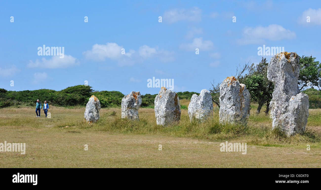 Neolithic Alignements de Lagatjar, stone alignment of megalithic standing stones at Camaret-sur-Mer, Brittany, Finistère, France Stock Photo