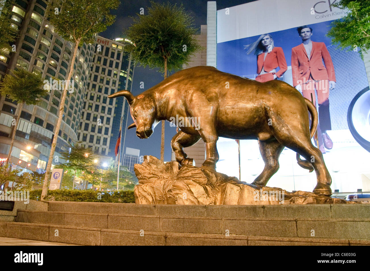 Illuminated bronze sculpture of a bull at night hires stock
