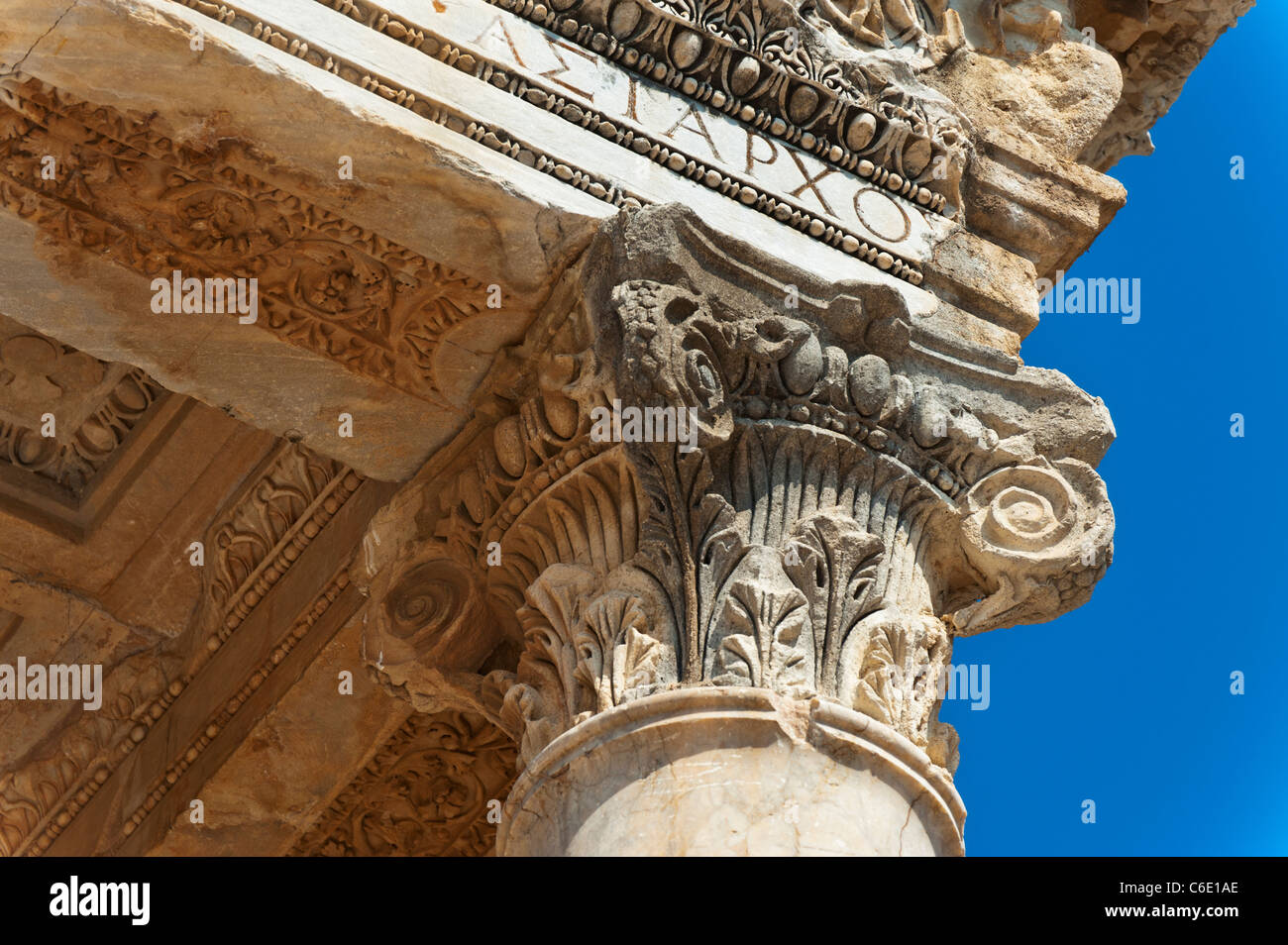 Turkey, Ephesus, Corinthian column on Library of Celsus Stock Photo
