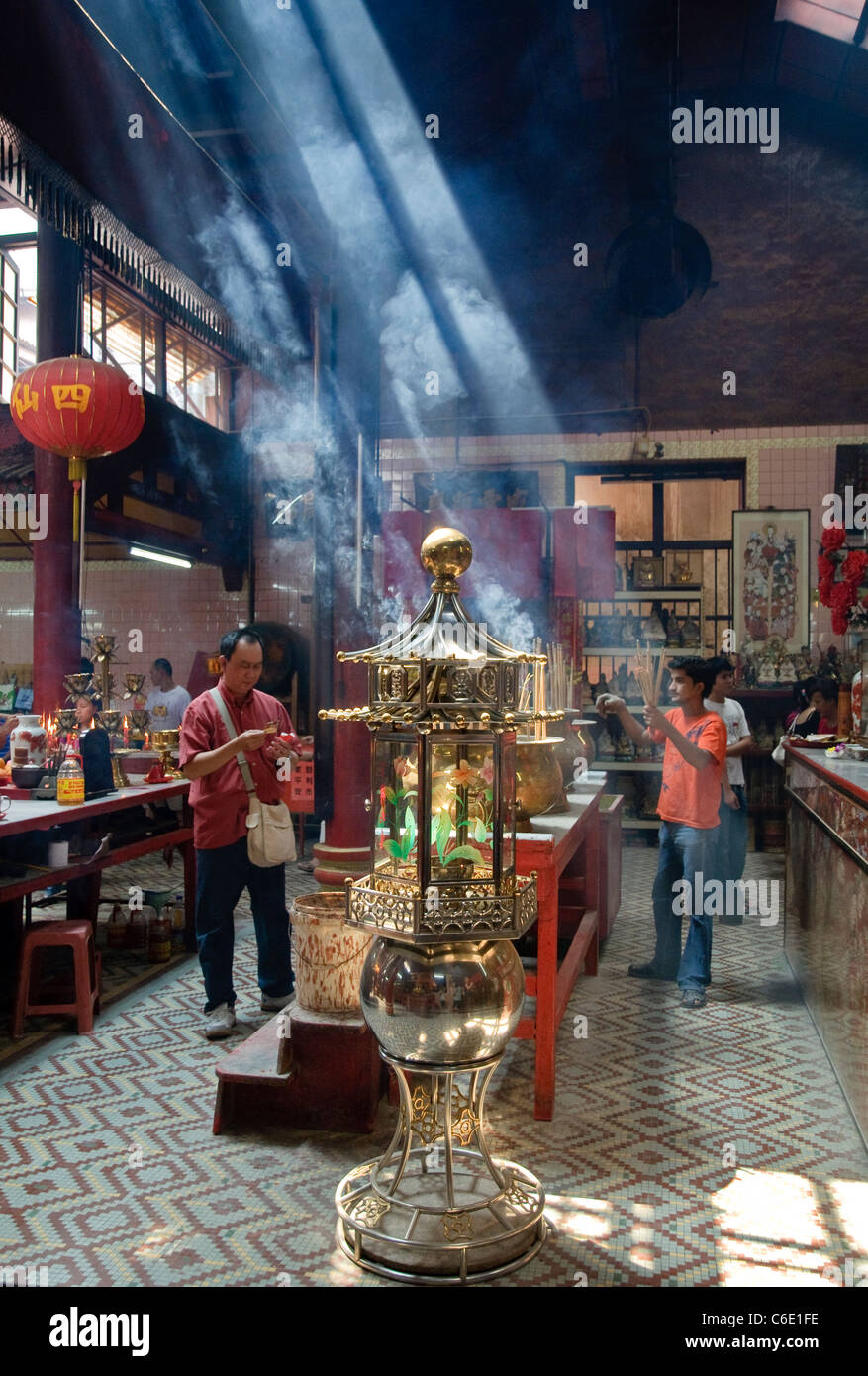 Worshippers burning incense in the taoist Sze Ya Temple, oldest temple in Chinatown, Kuala Lumpur, Malaysia Stock Photo