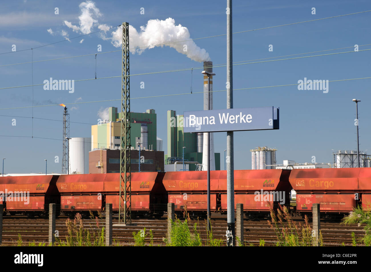 Railroad cars at chemical plant hi-res stock photography and images - Alamy