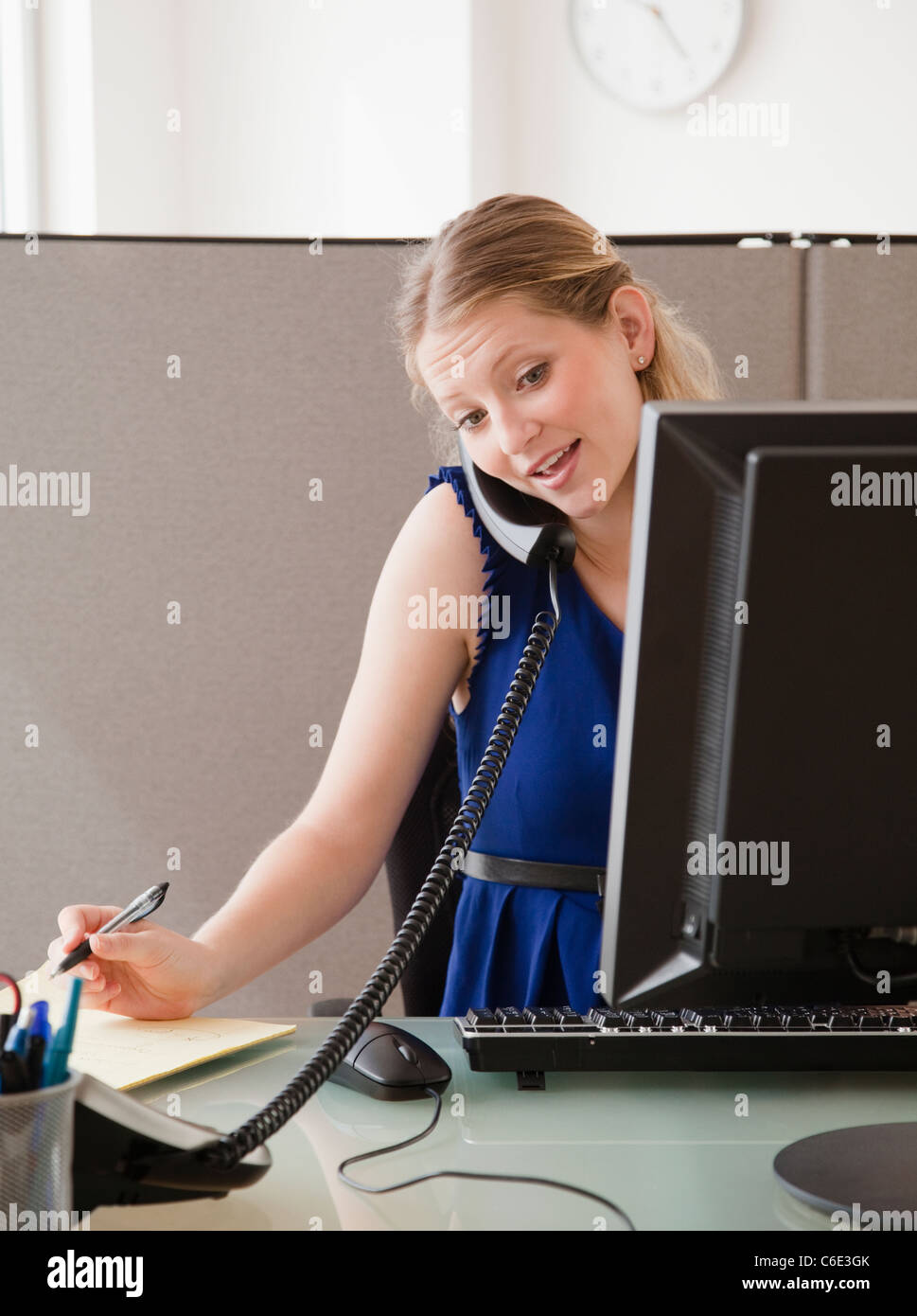USA, New Jersey, Jersey City, Young woman working in office Stock Photo