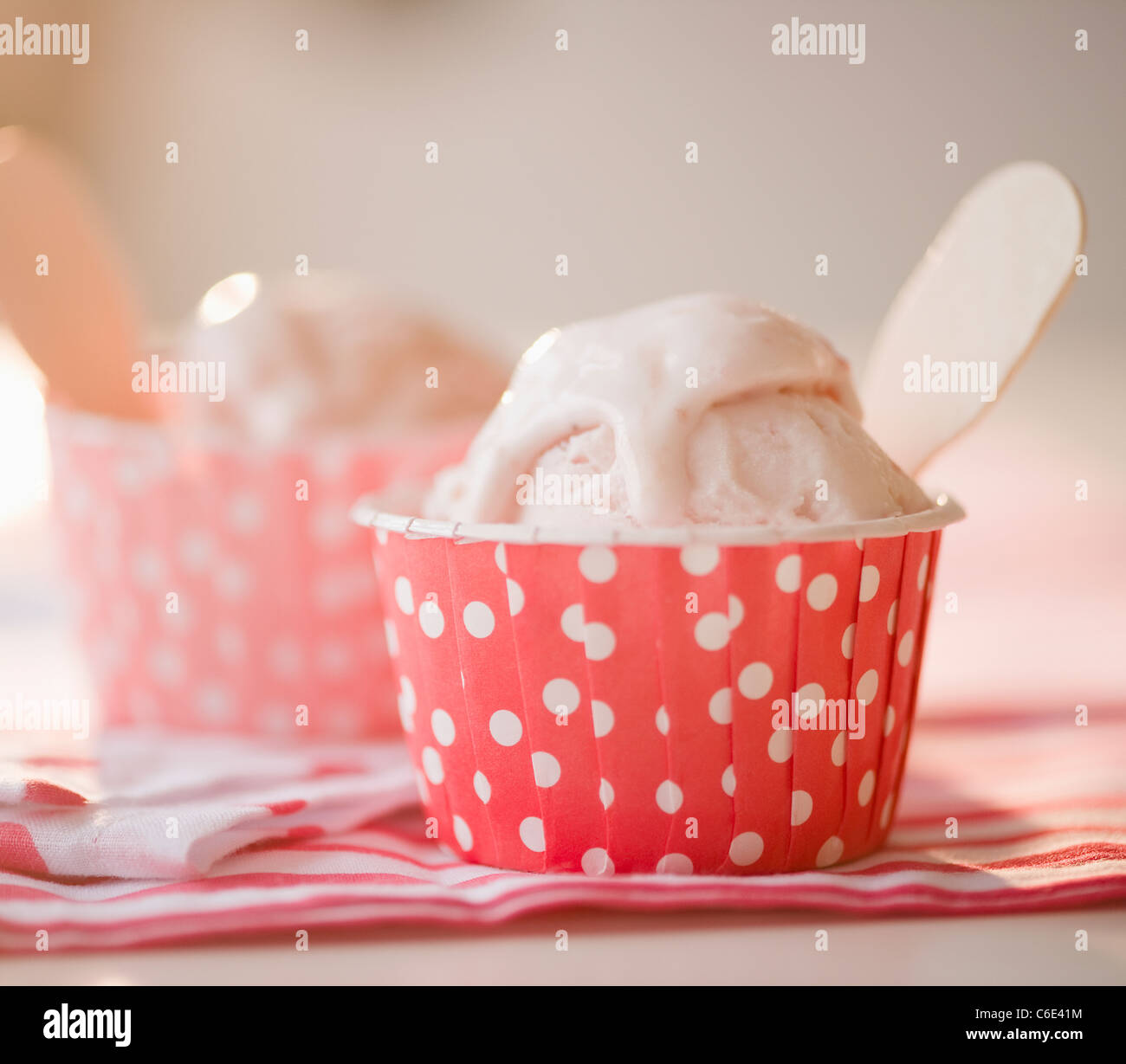 Dixie cups hi-res stock photography and images - Alamy