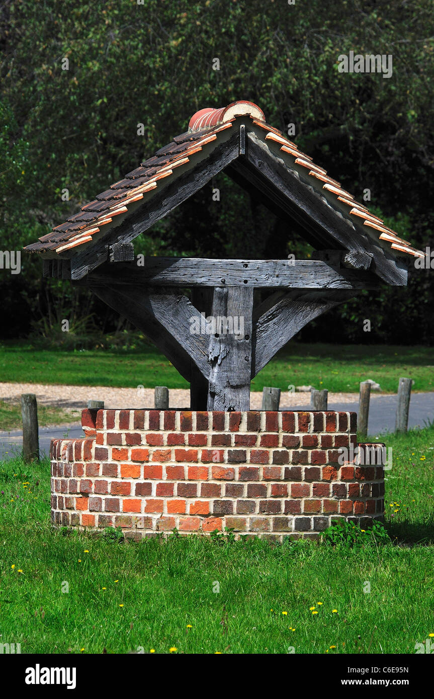 Brick wishing well hires stock photography and images Alamy