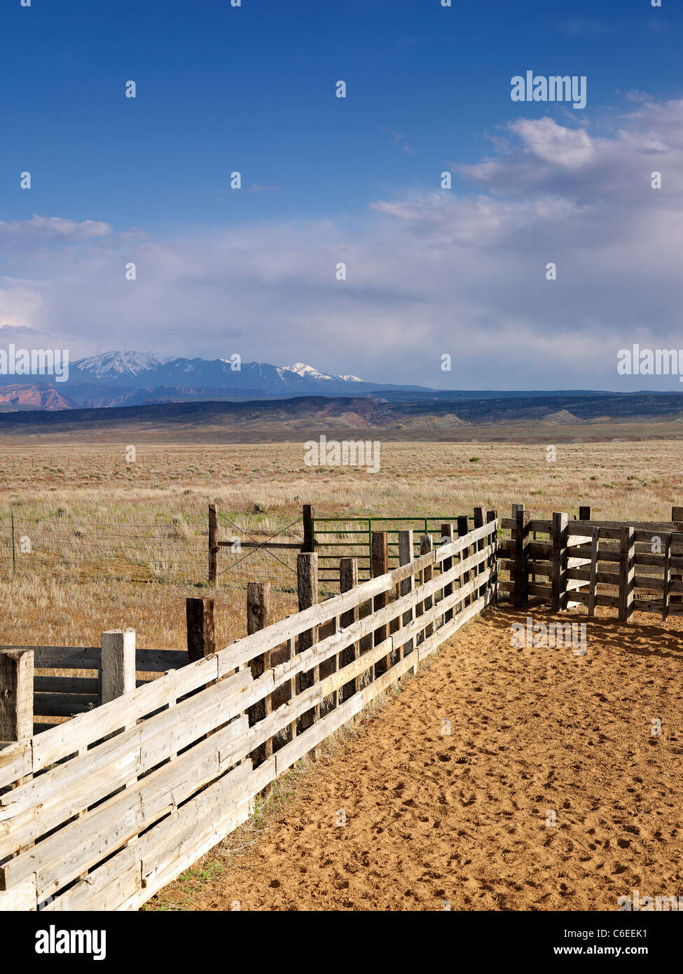 Fence wooden barren landscape hi-res stock photography and images - Alamy