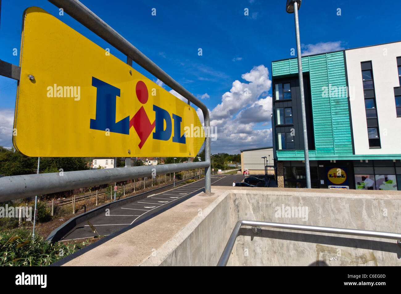 Street sign showing way to Lidl supermarket, Radford, Nottingham